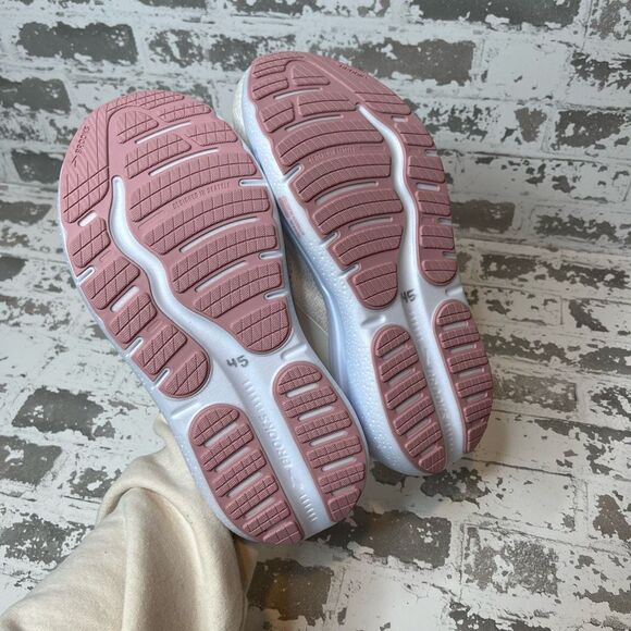 Brooks | women creamy white athletic running shoes ghost 2 max - Picture 8 of 10